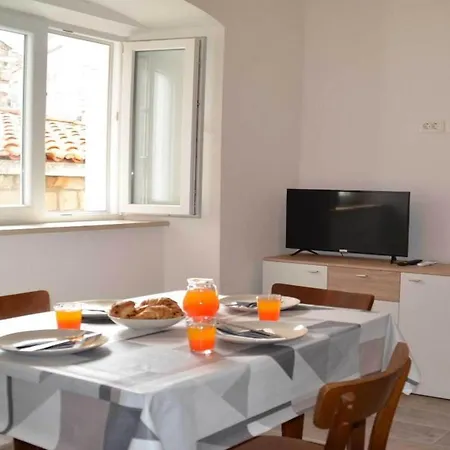 Pk - - Two Bedroom With View 1 Apartment *